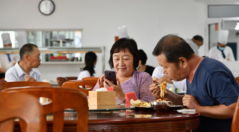 老人家食堂：就餐方便 吃出幸福滋味