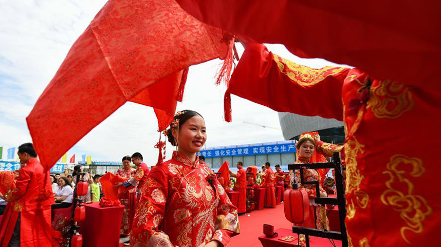 “工地婚礼”见证幸福爱情