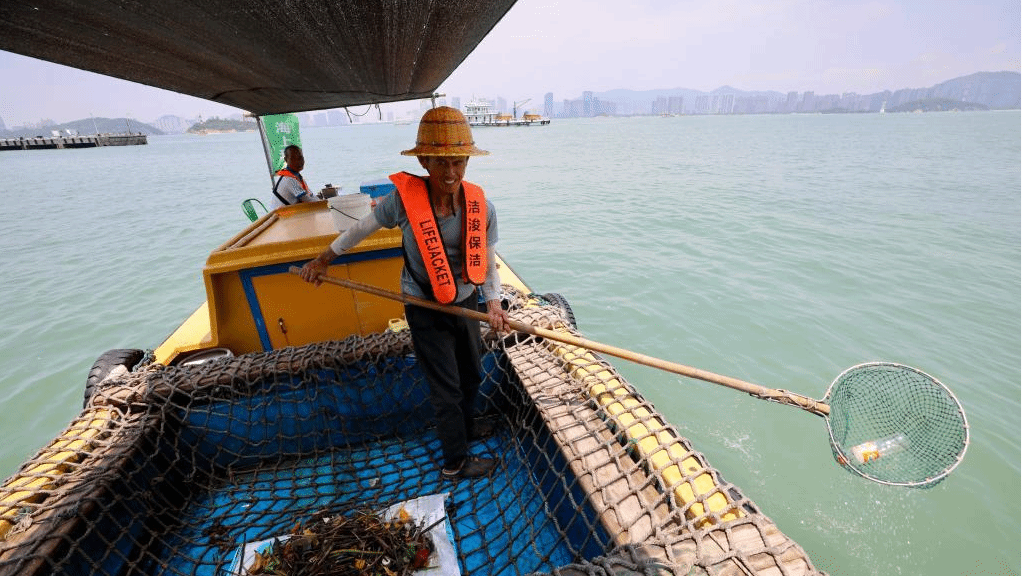 海上“美容师”——厦门海上环卫站守护碧海银滩