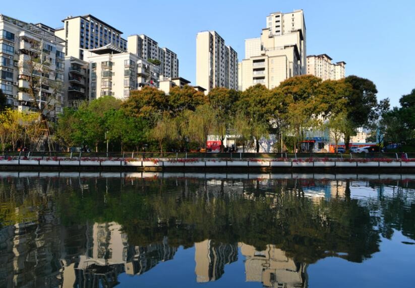 《住宅项目规范》征求意见：新建住宅建筑二层以上住宅至少设置一部电梯